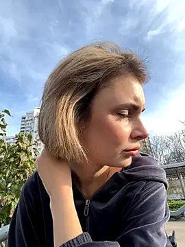 Snapshot of SandraCarter chatting on 11.21.25 SandraCarter online show from 11.21.25