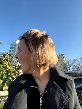 Snapshot of SandraCarter chatting on 11.29.25 SandraCarter online show from 11.29.25