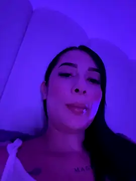 Libia James online show from 11.21.25