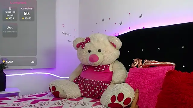 Snapshot of Daiyan_Collins chatting on 02.13.25 Daiyan Collins online show from 02.13.25