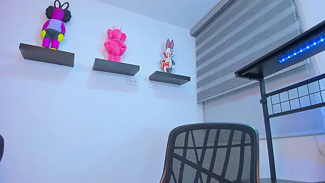 Gangster Girl online show from 11.02.25