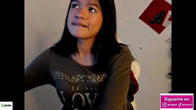 Snapshot of meganthompsonn22 chatting on 11.30.25 meganthompsonn22 online show from 11.30.25