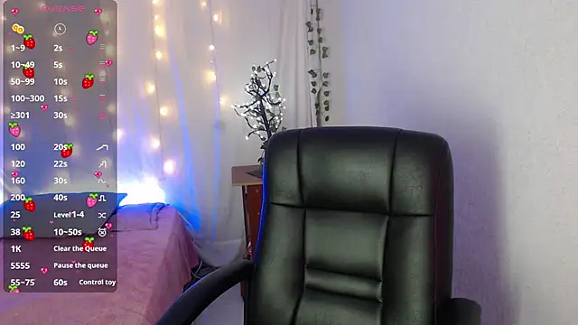 Snapshot of mixie_cute chatting on 01.17.25 mixie cute online show from 01.17.25