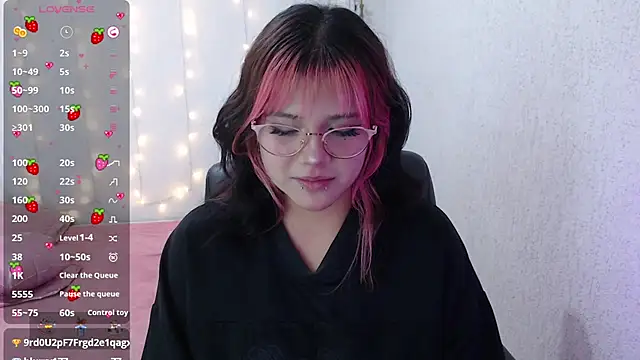 Snapshot of mixie_cute chatting on 01.19.25 mixie cute online show from 01.19.25