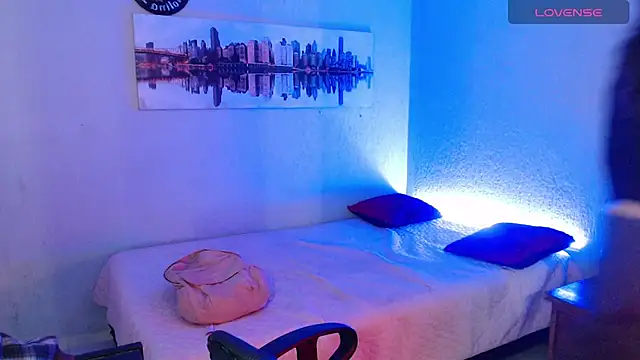 Snapshot of mixie_cute chatting on 02.21.25 mixie cute online show from 02.21.25