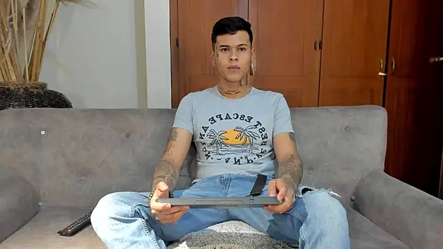 Snapshot of jamesinked_ chatting on 11.09.25 jamesinked online show from 11.09.25