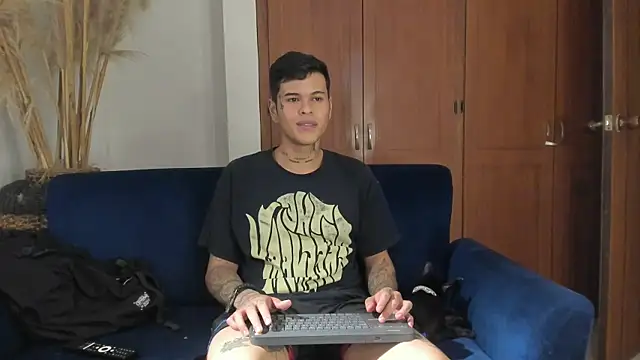 Snapshot of jamesinked_ chatting on 11.25.25 jamesinked online show from 11.25.25