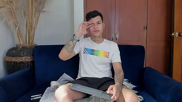 Snapshot of jamesinked_ chatting on 11.28.25 jamesinked online show from 11.28.25