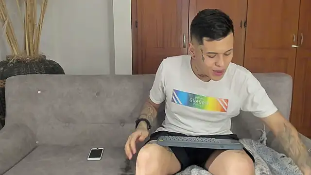 Snapshot of jamesinked_ chatting on 11.29.25 jamesinked online show from 11.29.25