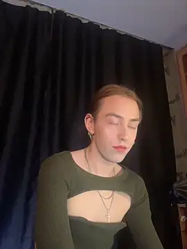 Avril Pearly  online show from 02.05.25