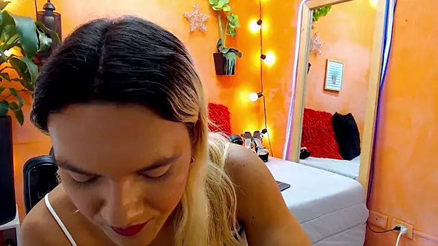 aslyhernandez 7 online show from 12.30.24