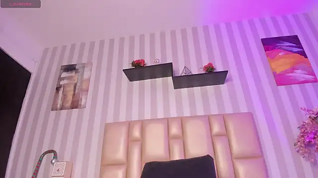 Snapshot of vayoleen chatting on 12.24.24 vayoleen online show from 12.24.24