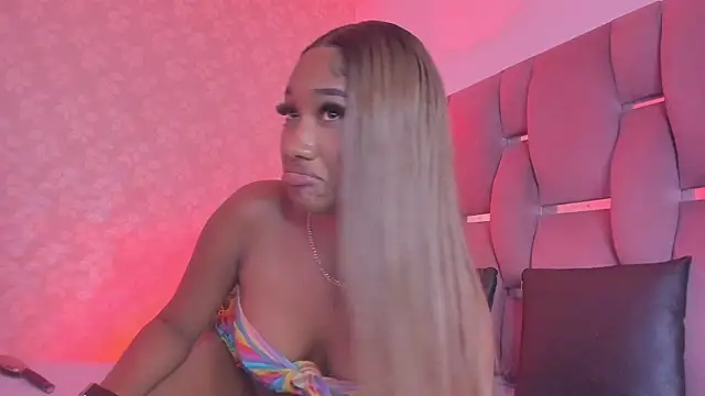 Snapshot of vayoleen chatting on 10.02.25 vayoleen online show from 10.02.25