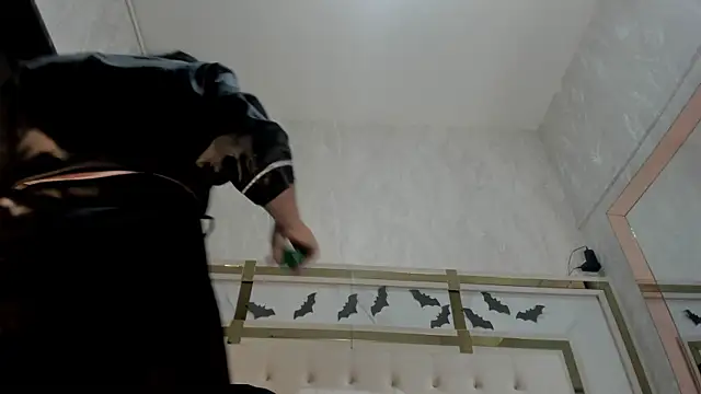 Victoriaa millers online show from 10.28.25