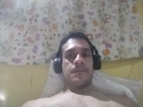 Snapshot of Mauri1509 chatting on 11.15.25 Mauri1509 online show from 11.15.25