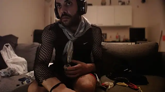 P4RtYBOII92 online show from 09.14.25