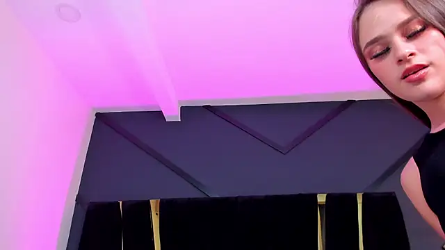 Snapshot of shaina_vasquez chatting on 01.31.25 shaina vasquez online show from 01.31.25