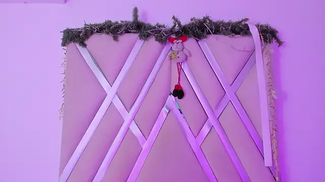  miaquevedo  online show from 12.17.25