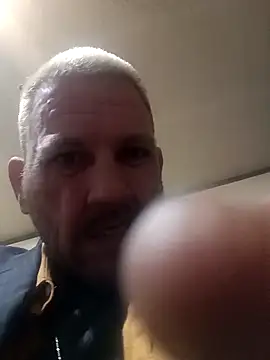 Snapshot of gettinit2wice chatting on 12.18.24 gettinit2wice online show from 12.18.24