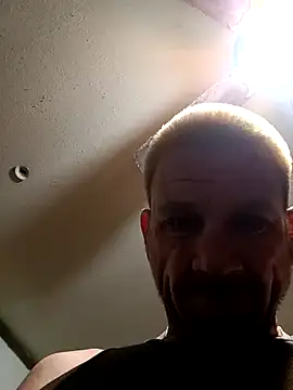 Snapshot of gettinit2wice chatting on 01.06.25 gettinit2wice online show from 01.06.25