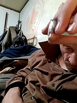 Snapshot of gettinit2wice chatting on 01.18.25 gettinit2wice online show from 01.18.25