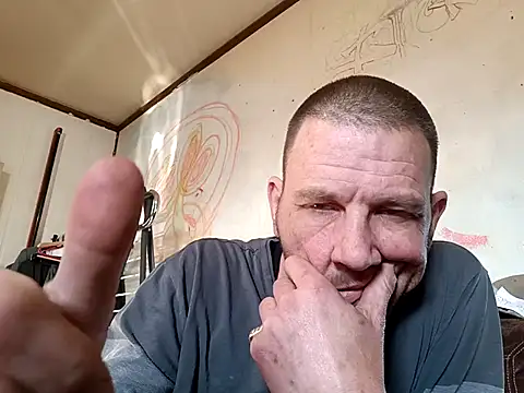 Snapshot of gettinit2wice chatting on 02.10.25 gettinit2wice online show from 02.10.25