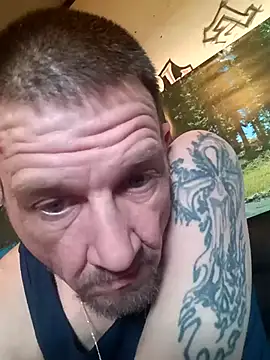 Snapshot of gettinit2wice chatting on 03.05.25 gettinit2wice online show from 03.05.25