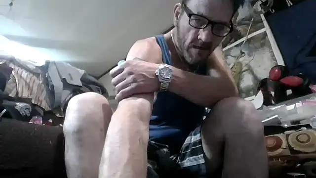 Snapshot of gettinit2wice chatting on 10.08.25 gettinit2wice online show from 10.08.25