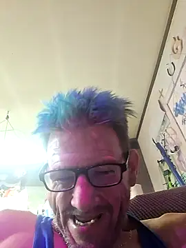 Snapshot of gettinit2wice chatting on 10.11.25 gettinit2wice online show from 10.11.25