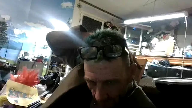 Snapshot of gettinit2wice chatting on 10.14.25 gettinit2wice online show from 10.14.25