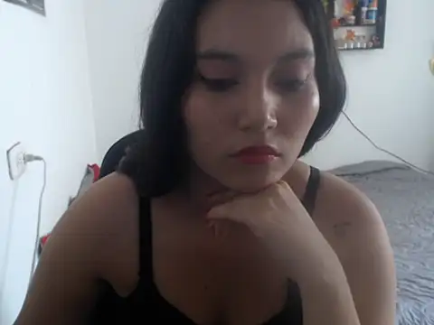 Snapshot of HannaKlein chatting on 02.03.25 HannaKlein online show from 02.03.25