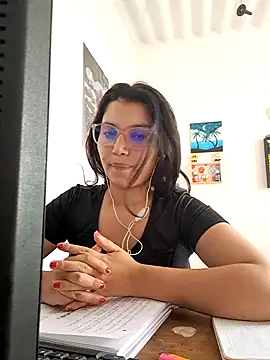 Snapshot of HannaKlein chatting on 02.05.25 HannaKlein online show from 02.05.25