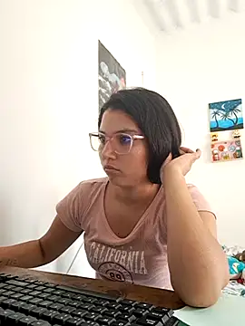 Snapshot of HannaKlein chatting on 02.17.25 HannaKlein online show from 02.17.25