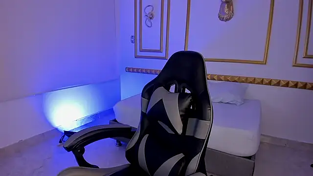 caro03x online show from 11.13.25