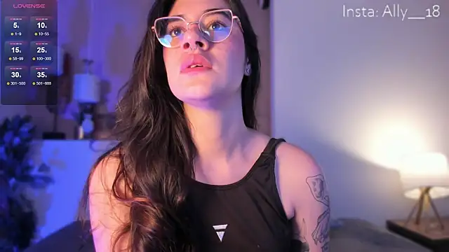 Snapshot of Ally_addams chatting on 03.10.25 Ally addams online show from 03.10.25