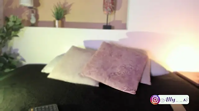 Snapshot of Ally_addams chatting on 10.10.25 Ally addams online show from 10.10.25