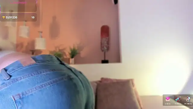 Snapshot of Ally_addams chatting on 11.29.25 Ally addams online show from 11.29.25