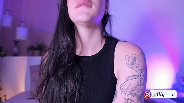 Snapshot of Ally_addams chatting on 12.04.25 Ally addams online show from 12.04.25