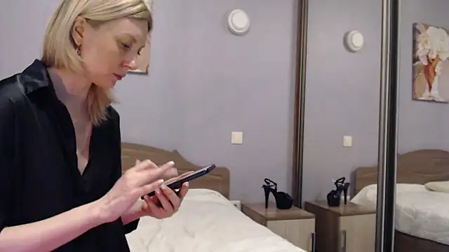 AvelinaLeoni online show from 01.27.25