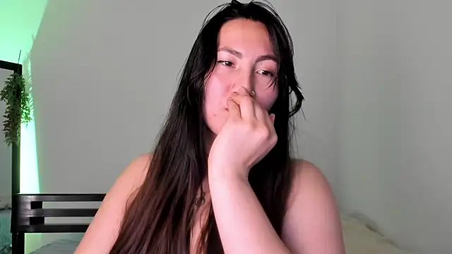 Elle Lee  online show from 02.24.25