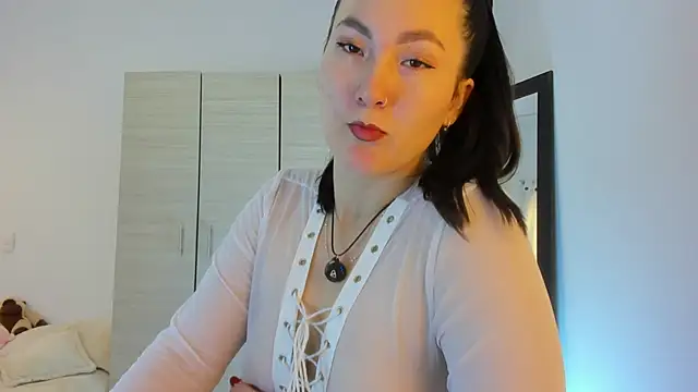 Elle Lee  online show from 02.04.26