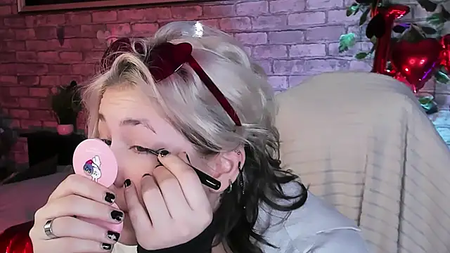 Alex Howell online show from 02.12.25