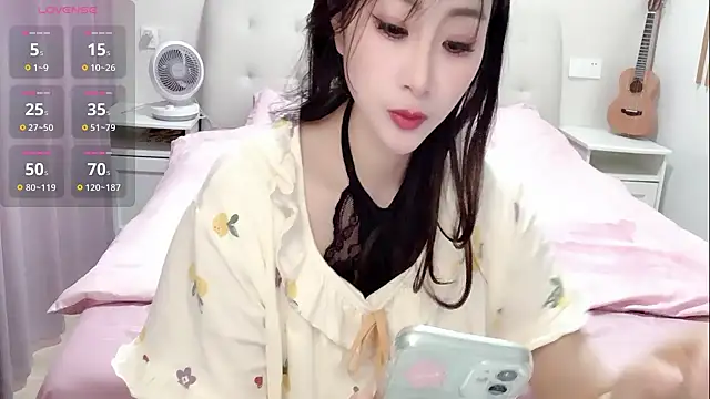Snapshot of aisha123123 chatting on 06.08.26 aisha123123 online show from 06.08.26