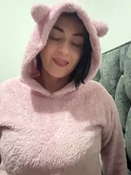 Snapshot of karenlennox1 chatting on 11.07.25 karenlennox1 online show from 11.07.25