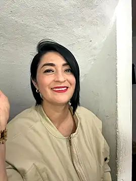 Snapshot of karenlennox1 chatting on 11.12.25 karenlennox1 online show from 11.12.25