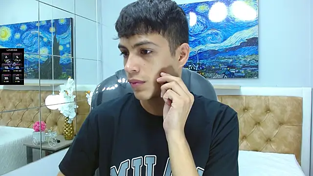 Snapshot of SkinnyBoy_ chatting on 10.22.25 SkinnyBoy online show from 10.22.25