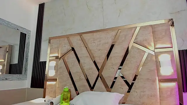 Snapshot of molly_sweetee chatting on 10.19.25 molly sweetee online show from 10.19.25