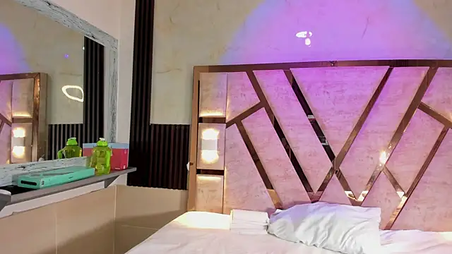 Snapshot of molly_sweetee chatting on 12.16.25 molly sweetee online show from 12.16.25