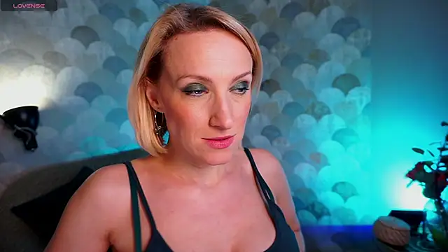 UmaTruewoman online show from 12.11.24