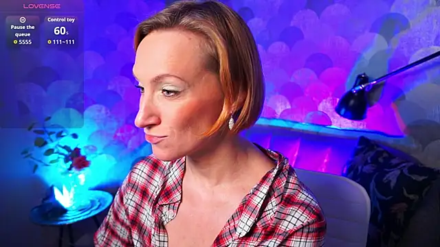 UmaTruewoman online show from 10.13.25